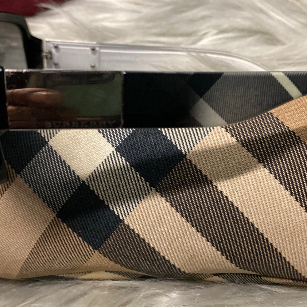 Burberry - Picture 2 of 3